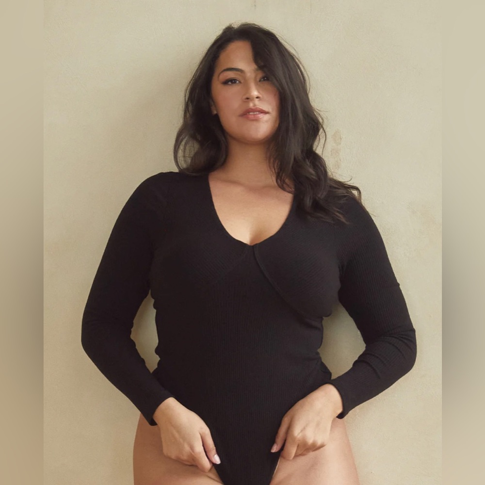 Klassy Network | Ribbed V-Neck Long Sleeve Bramisuit - Black 🐈‍⬛